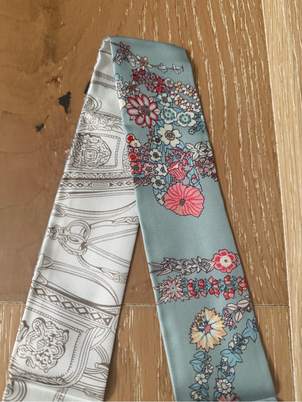 NWOT Hermes 100% Silk Brides De Gala En Fleurs Twilly Vert Amande Rose scarf - Picture 2 of 5